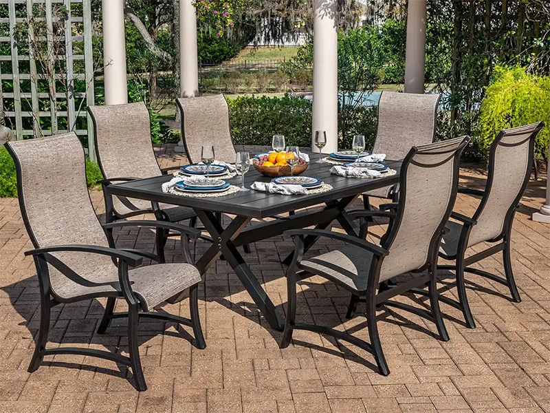 Conjunto de jantar de 7 peças em alumínio bronze envelhecido Lodge com tipoia (mesa de jantar de 72 x 42 pol.)
