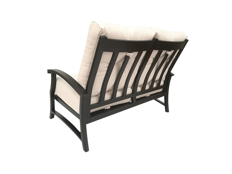 Alojamento em alumínio bronze envelhecido com almofadas no pátio Loveseat