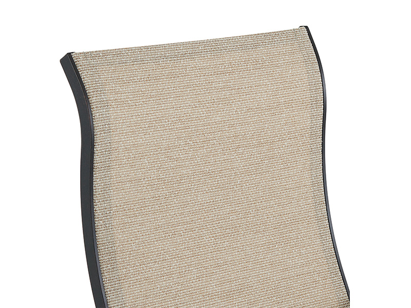 Lodge em alumínio bronze envelhecido com cadeira de jantar tipo sling